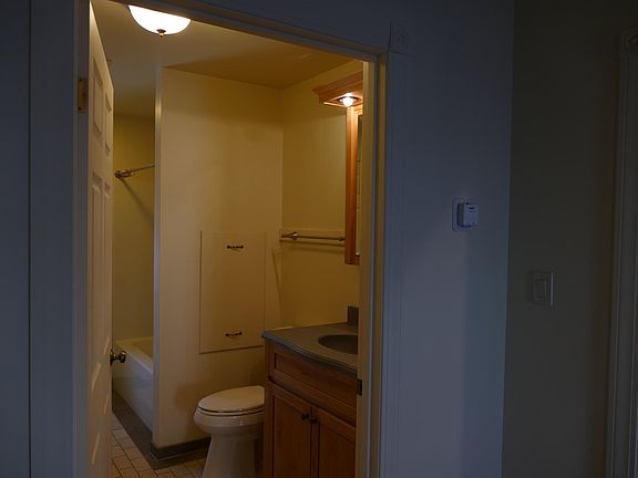 4th image of 366 Lake Ave #2