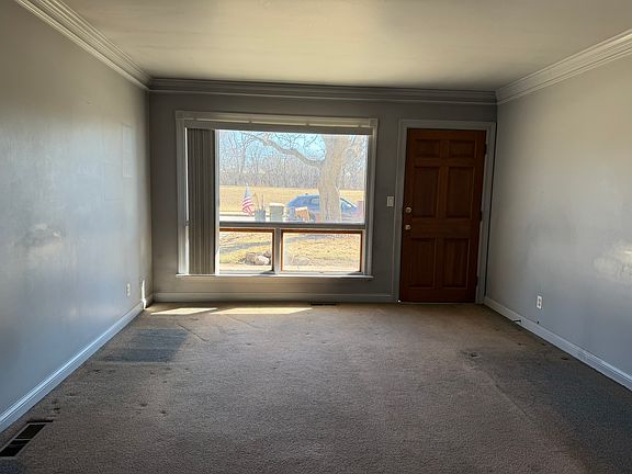 2nd image of 28 S Willow Way