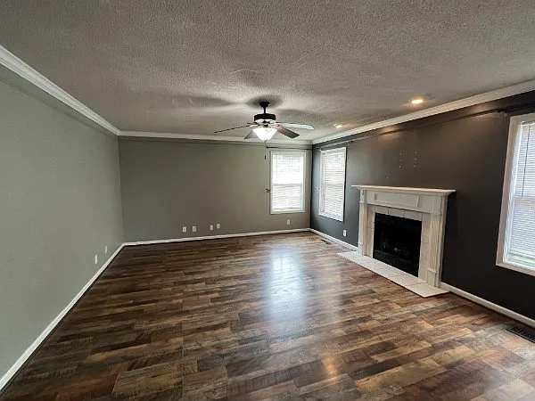 4 bed, 2.5 bath, 2427 sqft, $1,975 — Photo 2