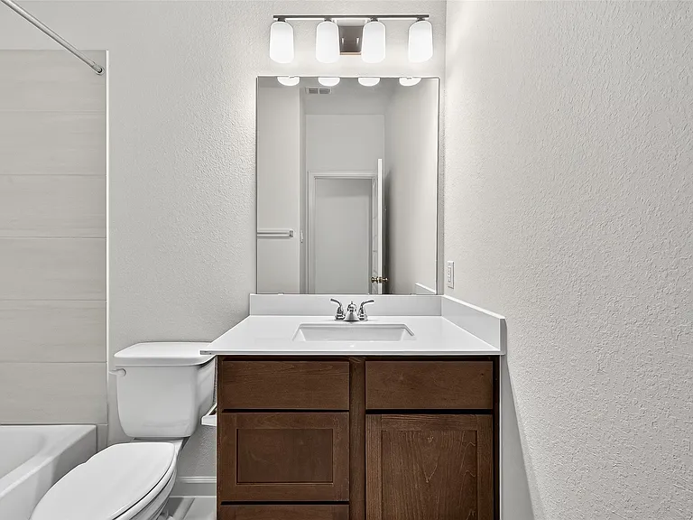 5019 Bowen Prairie Dr — Photo 30