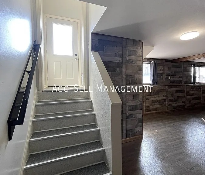 5233 Rich St — Photo 8