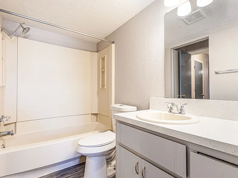 4002-A NW Ozmun Ave #4 — Photo 14