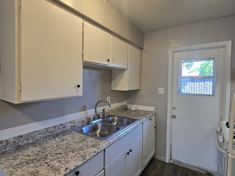 1244 N Millbrook Ave #C — Photo 4