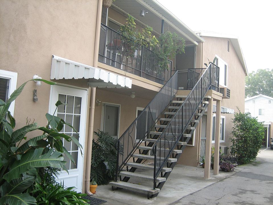 Side building