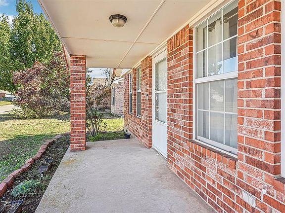 5th image of 1024 N Windermere Dr