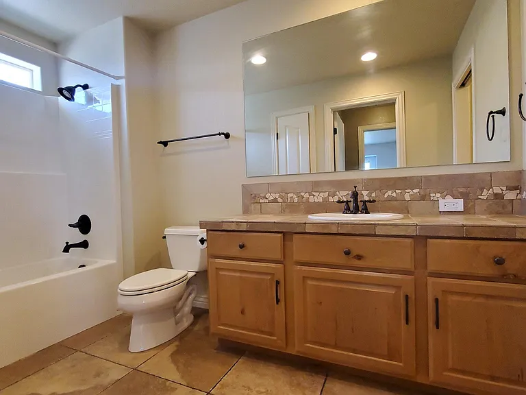 1828 E Serchio Ct — Photo 24