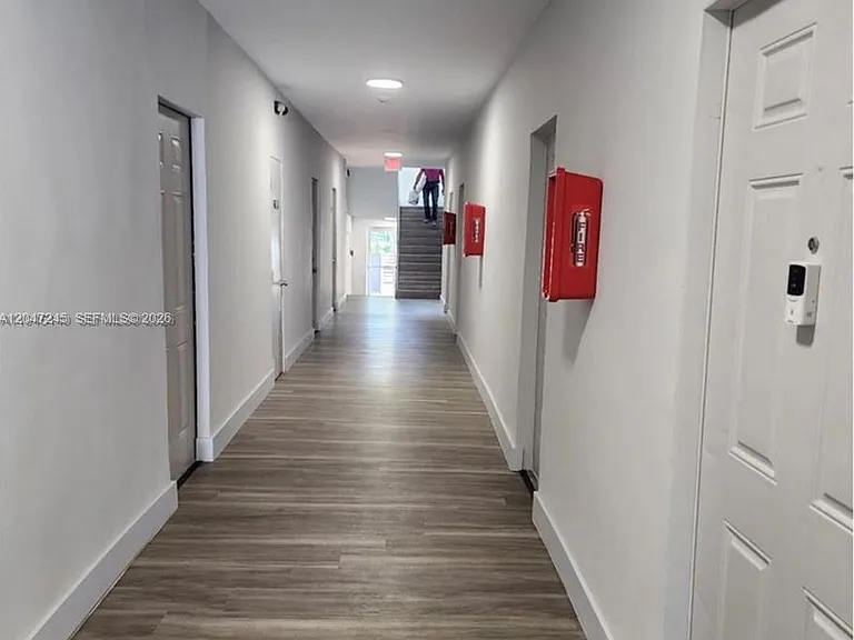 852 SW 13th Ave #3 — Photo 4