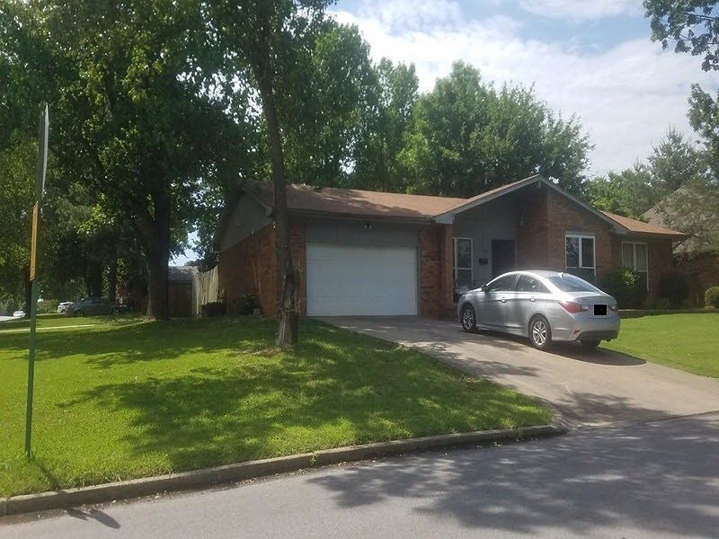 2nd image of 810 S 12th St