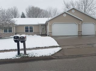 127 Buckeye Ln, Riverside, IA 52327