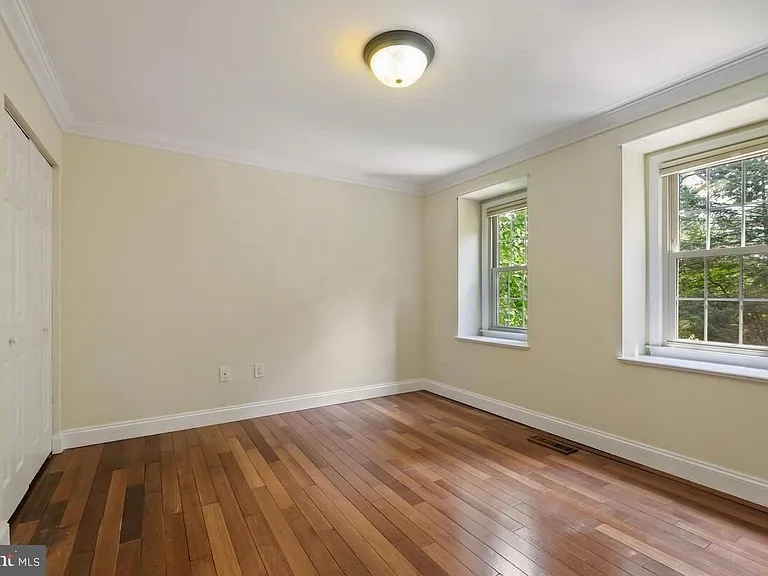 11426 Dorchester Ln — Photo 22
