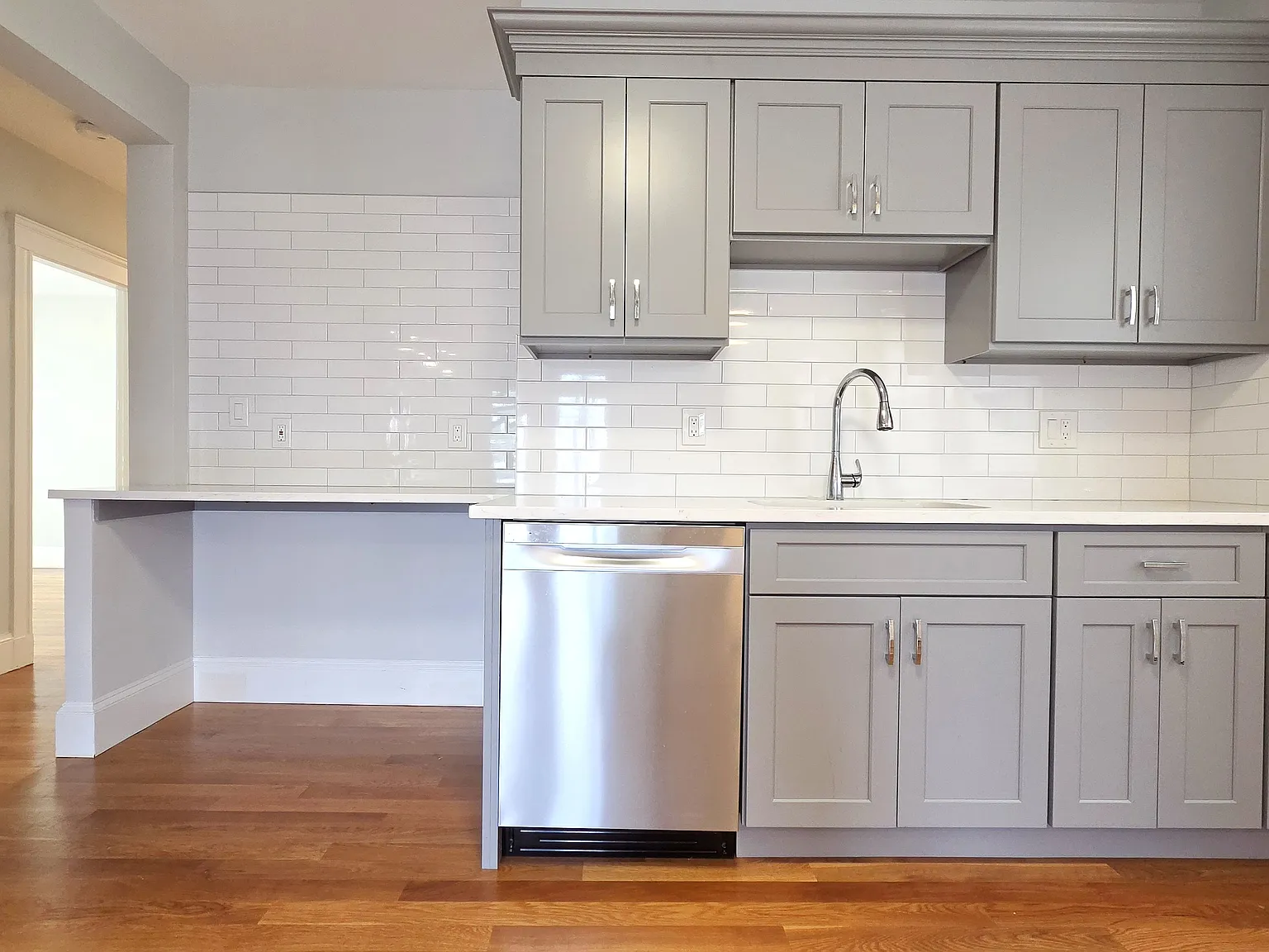 3 bed, 1300 sqft, $3,000 — Photo 3