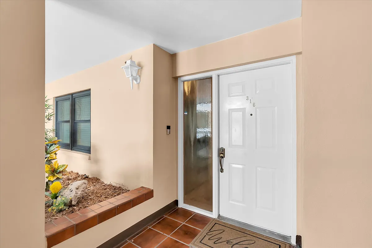 Building Photo - 6500 Sunset Way #316