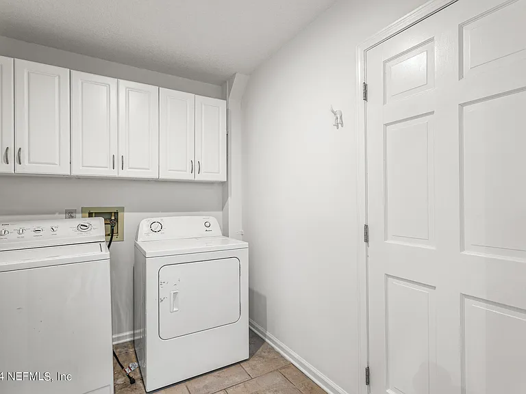 8621 Goodbys Trace Dr — Photo 15
