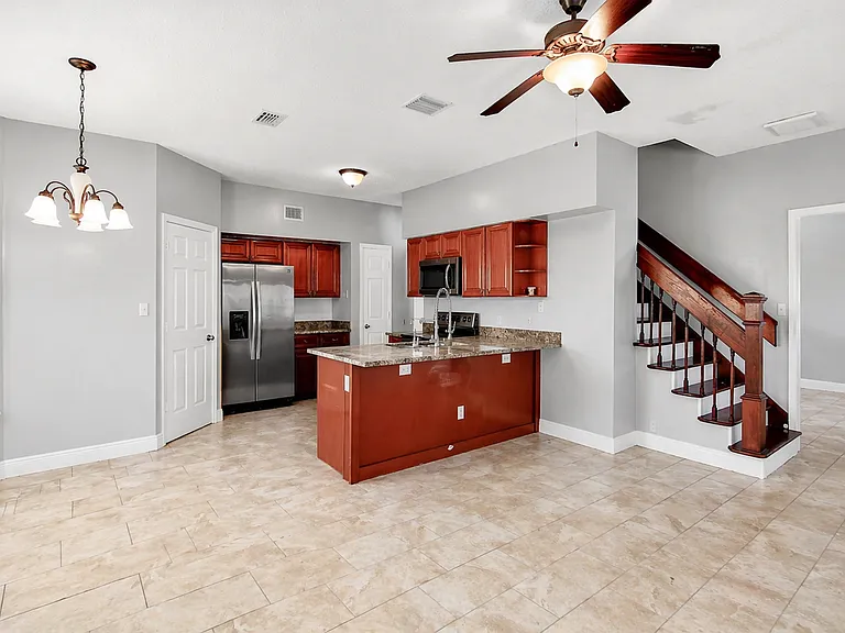 2384 Roanoke Ct — Photo 5