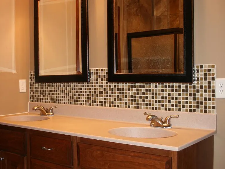Dual sinks in master bath