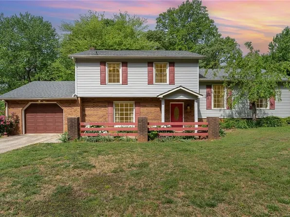 3180 Middlebrook Dr, Clemmons, NC 27012