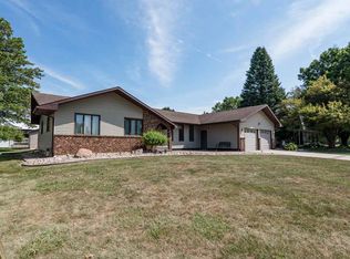 1503 Cantebury Cir, Grundy Center, IA 50638