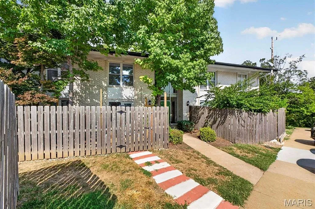 1 bed, 1.0 bath, 616 sqft, $1,300 — Photo 2