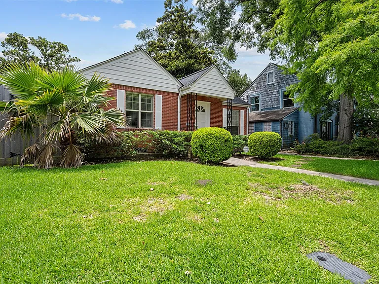 2311 Addison Rd — Photo 2