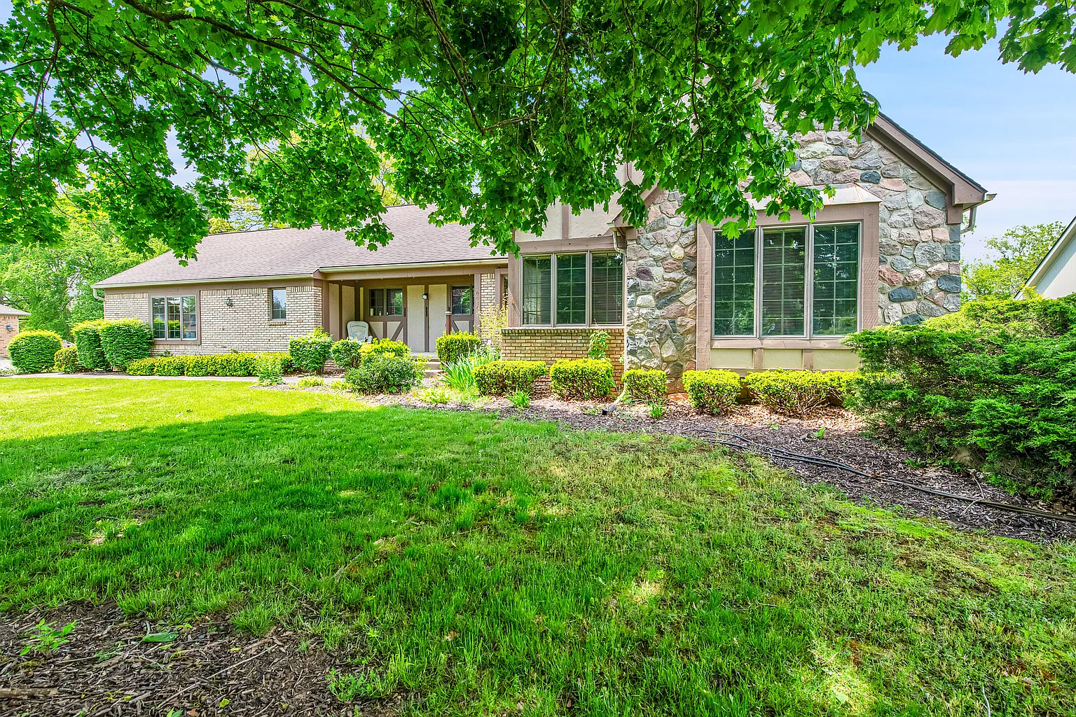 10044 Aylebury Dr photo 1