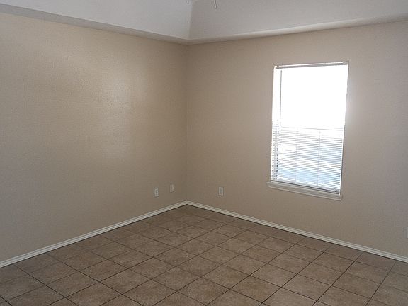 4th image of 2501 Toledo Ave APT 27