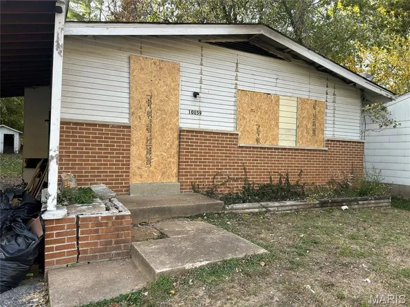 10159 Green Valley Dr, Saint Louis, MO 63136