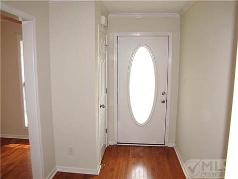 2nd image of 728 Hickory Glen Ct