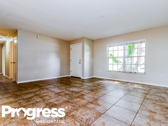 4th image of 634 Hemlock Ln