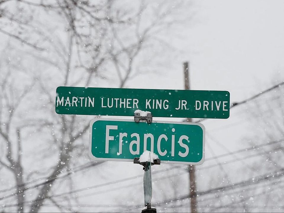 1st image of 916 Martin Luther King Jr Dr