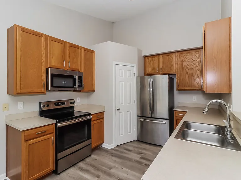 11902 Cheviott Hill Ln — Photo 8