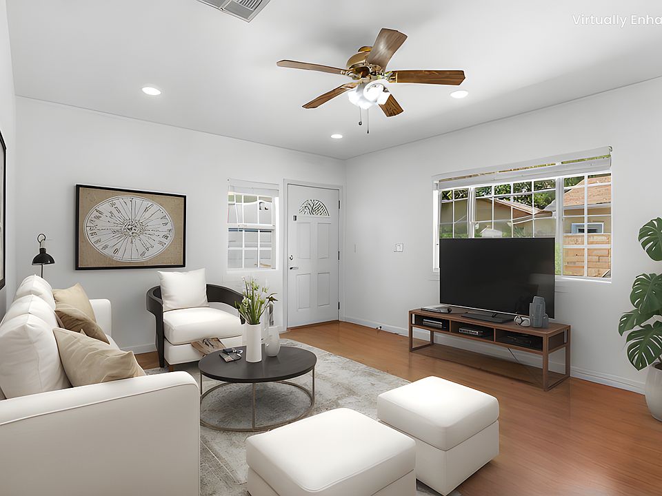 Virtually staged living/dining room