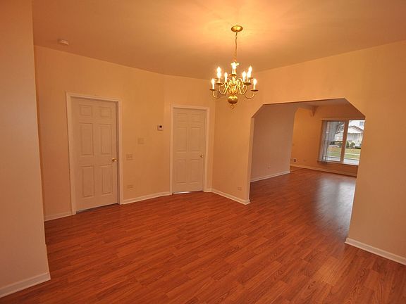 5th image of 9820 S Charles St