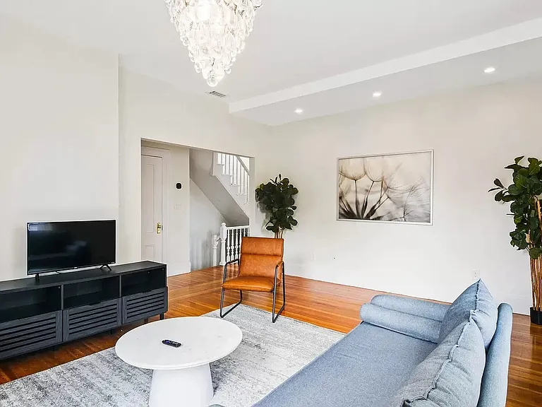 12 Victoria St #2 — Photo 6