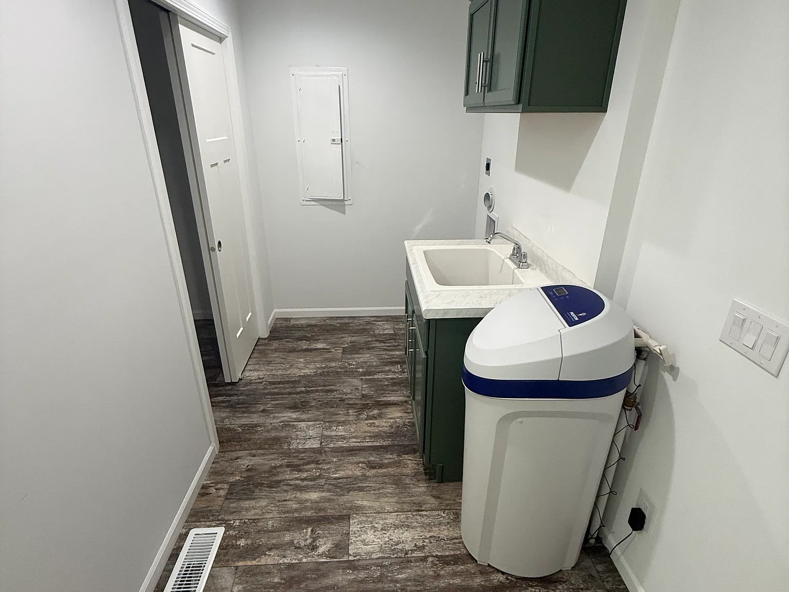 3 bed, 1400 sqft, $2,100 — Photo 3