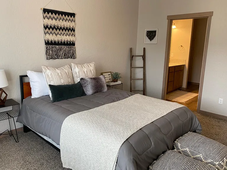 West Meadows Villas — Photo 11