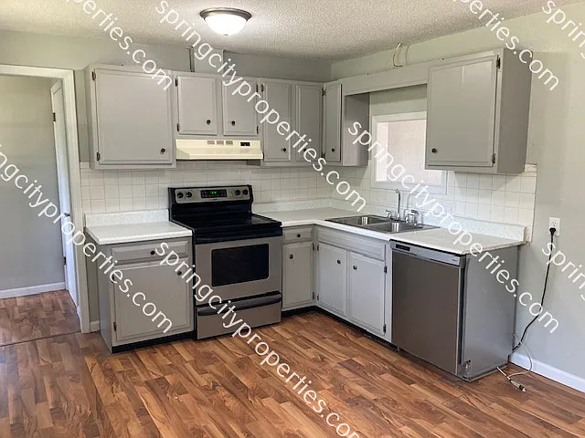 3 bed, 1182 sqft, $985 — Photo 3
