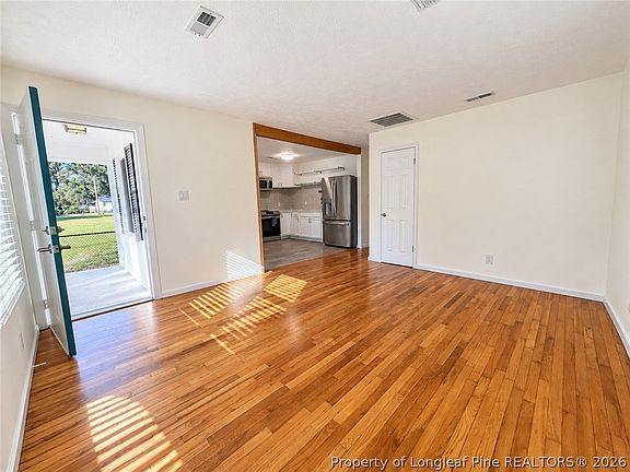 4th image of 804 Brewer St