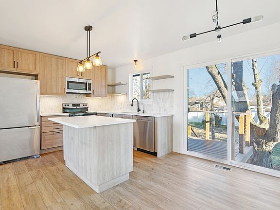 2nd image of 569 E Aloha Ln