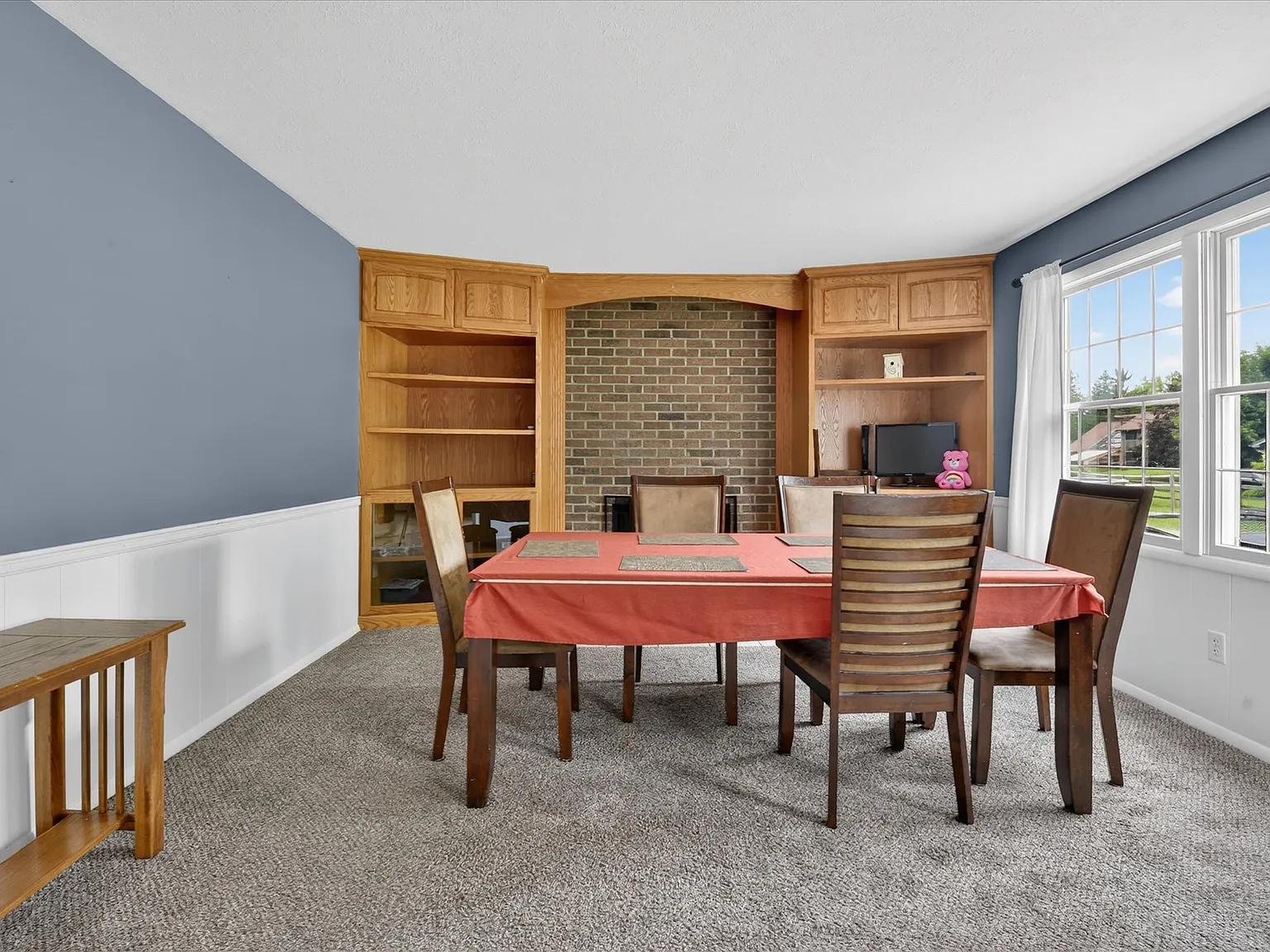 4 bed, 2.5 bath, 2128 sqft, $3,000 — Photo 4
