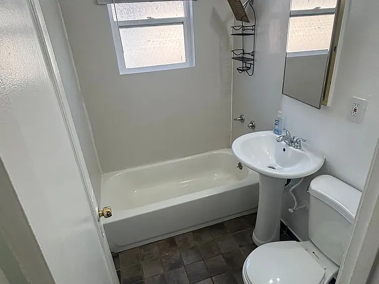 967 88th Ave — Photo 3