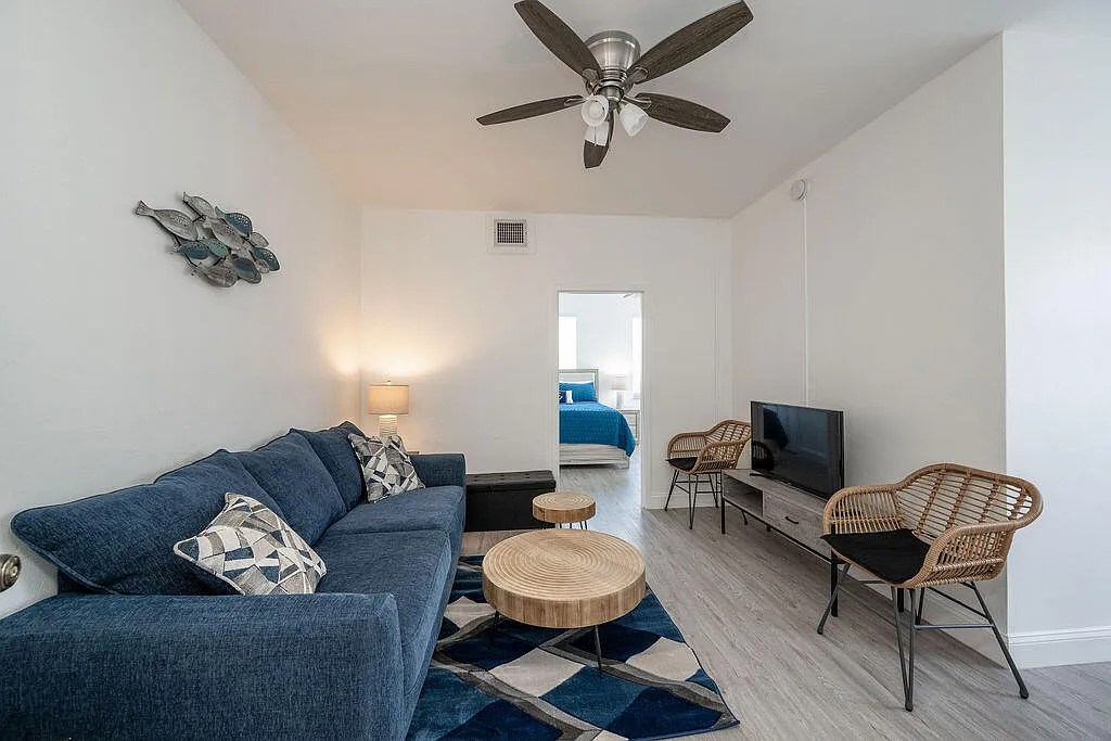1 bed, 1.0 bath, $2,500 — Photo 1