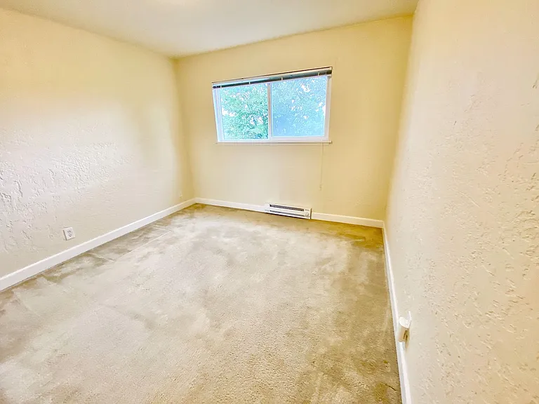 424 19th Ave E — Photo 30