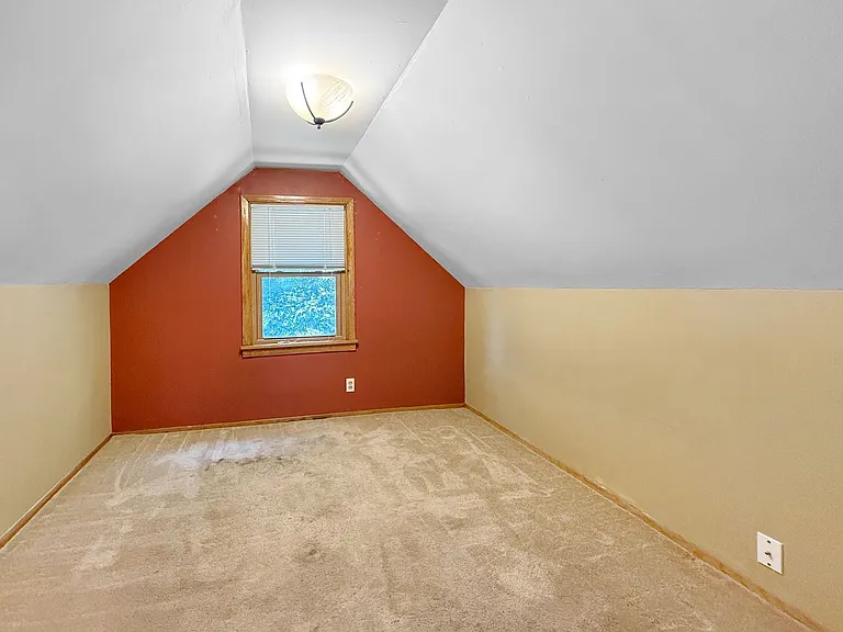 287 Washburn Ave N — Photo 12