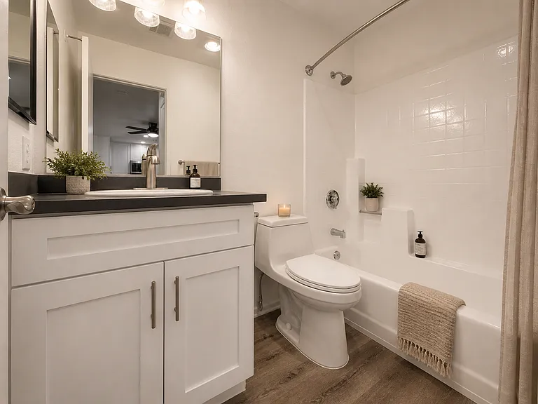 Queen - Bathroom