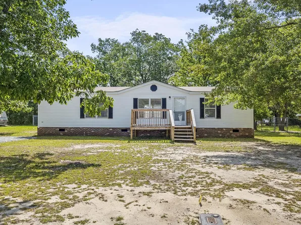 4805 Desert Ridge Rd, Parkton, NC 28371