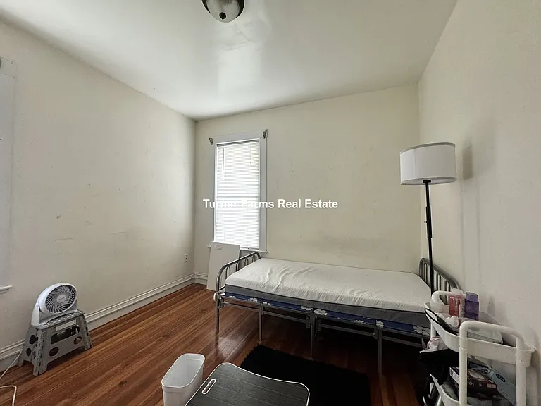 139 E Cottage St — Photo 3
