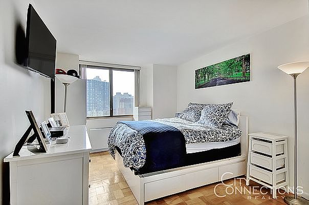 1st image of 630 1st Ave APT 21M