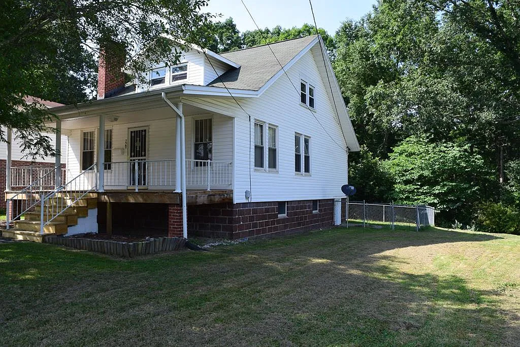 229 Mercer St photo 1