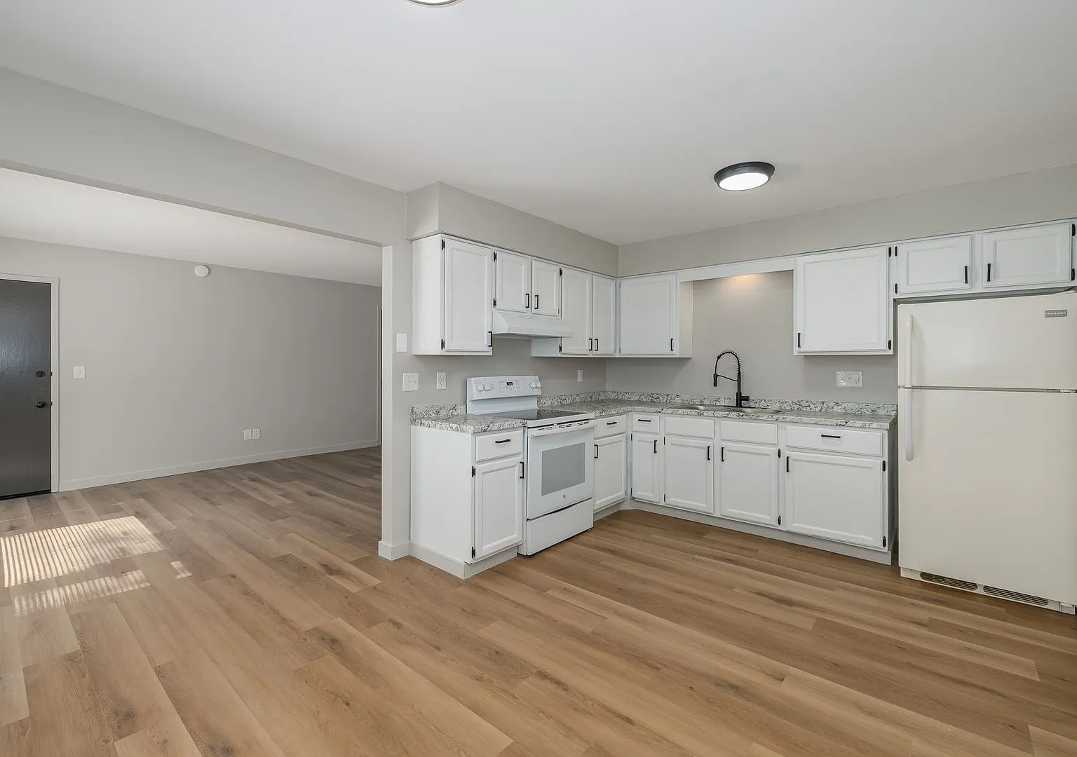 832 W 20th Ave — Photo 1