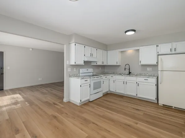 832 W 20th Ave, 832 W 20th Ave #832D, Oshkosh, WI 54902